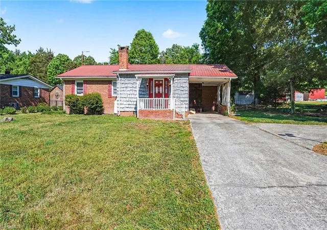 Homes for sale in Thomasville, NC | 302 Huntington Park, Thomasville, NC 27360 | MLS# 1216943
