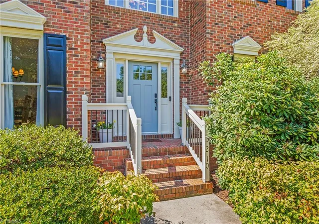 Photo 3 of Single family home for sale at 3210 Peninsula Dr, Jamestown, NC 27282 | MLS# 1229853 | Listing updated on 2026-09-20
