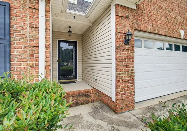 Photo 3 of Single family home for sale at 5917 Kenville Green Cir, Kernersville, NC 27284 | MLS# 1229022 | Listing updated on 2026-09-21