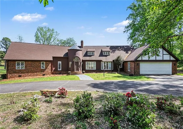 Homes for sale in High Point, NC | 315 Dorado Dr, High Point, NC 27265 | MLS# 1215295
