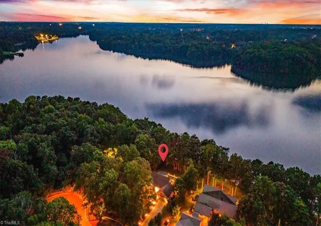 2nd image of 3905 Oak Hollow Dr, High Point, NC 27265 | MLS# 1229106
