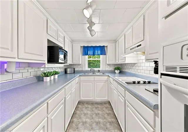 Photo 4 of Sale Pending at 1816 Sechrest Cir, Archdale, NC 27263 | MLS# 1232894 | Listing updated on 2026-09-12