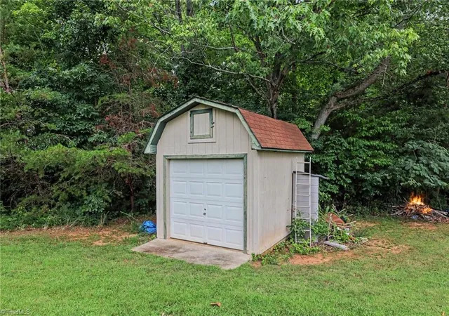 27th image of 1679 Flat Shoals Rd, King, NC 27021 | MLS# 1228222
