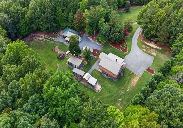 Photo 3 of Single family home for sale at 7047 High Pine Church Rd, Asheboro, NC 27205 | MLS# 1230918 | Listing updated on 2026-10-05