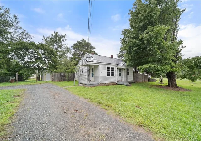 Photo 3 of Sale Pending at 683 Old Holw Rd, Winston Salem, NC 27105 | MLS# 1229386 | Listing updated on 2026-09-09