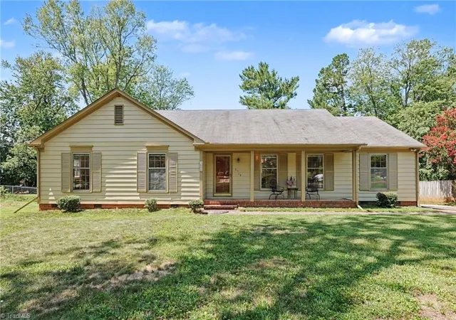 Photo 2 of Single family home for sale at 3608 Brandywine Dr, Greensboro, NC 27410 | MLS# 1231765 | Listing updated on 2026-08-27