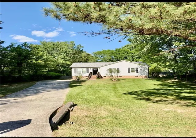Photo 2 of Single family home for sale at 112 Parkdale Dr, Thomasville, NC 27360 | MLS# 1233494 | Listing updated on 2026-09-18