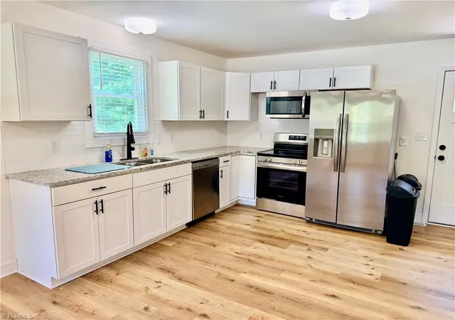 Photo 3 of Single family home for sale at 112 Parkdale Dr, Thomasville, NC 27360 | MLS# 1233494 | Listing updated on 2026-09-18