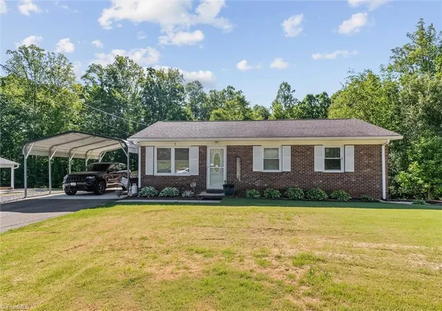1st image of 224 Delaware Ave, Mount Airy, NC 27030 | MLS# 1219287