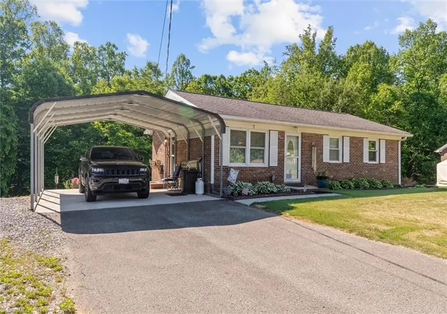 2nd image of 224 Delaware Ave, Mount Airy, NC 27030 | MLS# 1219287