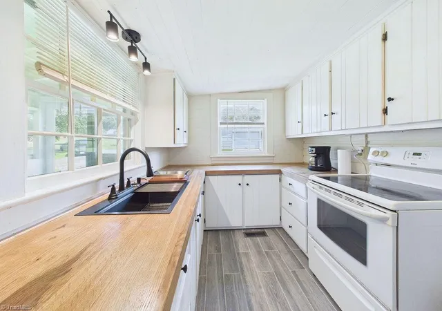 Photo 4 of Sale Pending at 4164 Fairway View Dr, Randleman, NC 27317 | MLS# 1231491 | Listing updated on 2026-09-23