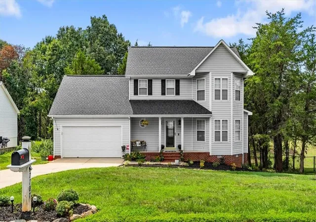 Photo 3 of Single family home for sale at 7707 Sorrel Run Ct, Summerfield, NC 27358 | MLS# 1230678 | Listing updated on 2026-08-23