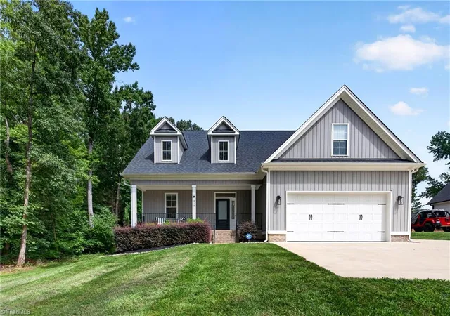 2nd image of 915 Aberdeen Rd, High Point, NC 27265 | MLS# 1231345