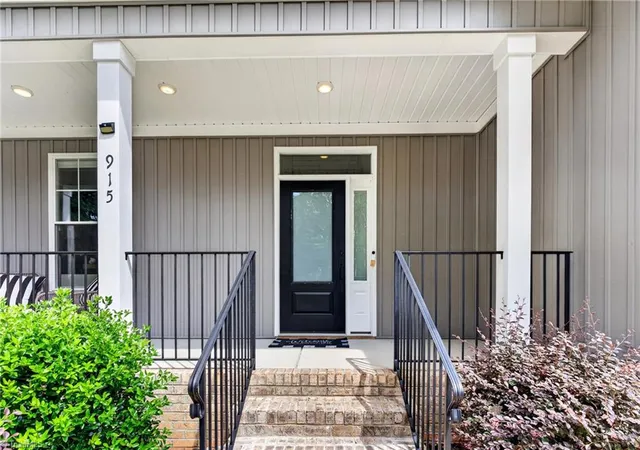 Photo 3 of Sale Pending at 915 Aberdeen Rd, High Point, NC 27265 | MLS# 1231345 | Listing updated on 2026-10-07