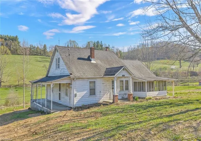 Homes for sale in Jefferson, NC | 3630 Us Hwy 221 N, Jefferson, NC 28640 | MLS# 1223913