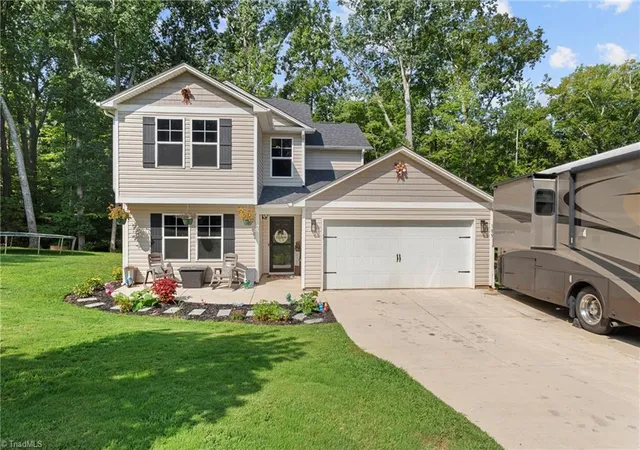 Photo 1 of Single family home for sale at 185 Cliffview Dr, Lexington, NC 27292 | MLS# 1233213 | Listing updated on 2026-08-27
