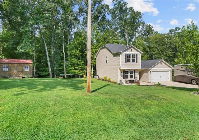 Photo 2 of Single family home for sale at 185 Cliffview Dr, Lexington, NC 27292 | MLS# 1233213 | Listing updated on 2026-08-27