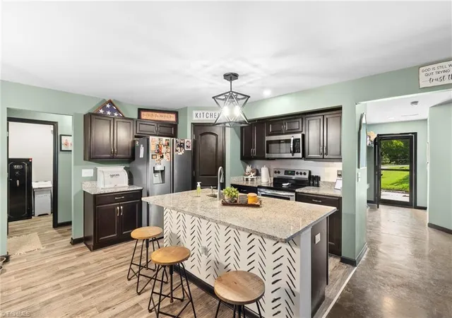 Photo 5 of Single family home for sale at 185 Cliffview Dr, Lexington, NC 27292 | MLS# 1233213 | Listing updated on 2026-08-27