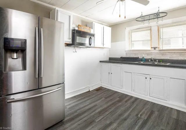 Photo 3 of Single family home for sale at 409 Academy St, High Point, NC 27260 | MLS# 1230207 | Listing updated on 2026-08-30