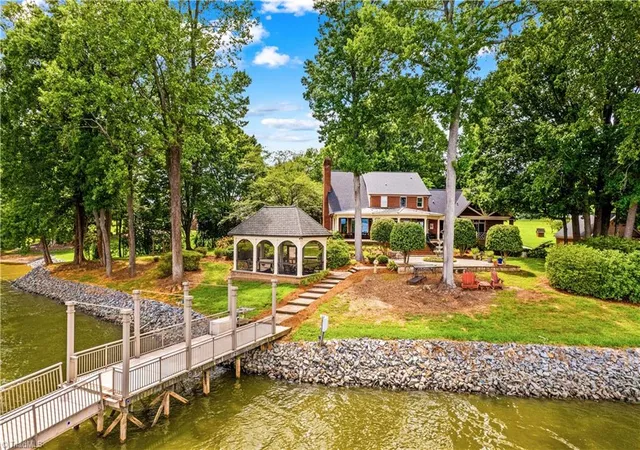 Photo 1 of Single family home for sale at 810 Fox Hollow Ln, Salisbury, NC 28146 | MLS# 1231814 | Listing updated on 2026-08-27