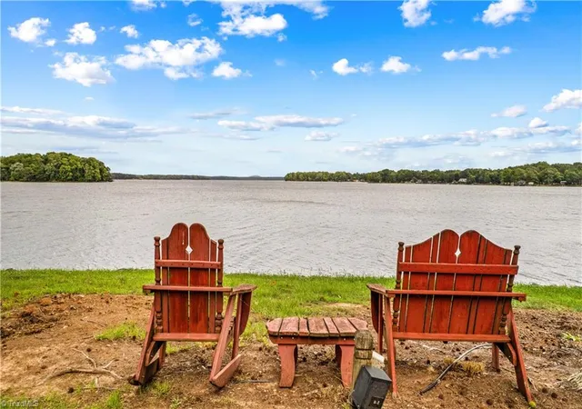 Photo 3 of Sale Pending at 810 Fox Hollow Ln, Salisbury, NC 28146 | MLS# 1231814 | Listing updated on 2026-09-15