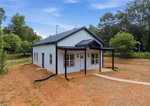 1st image of 1517 Stone Hill Ct, Winston Salem, NC 27105 | MLS# 1226431
