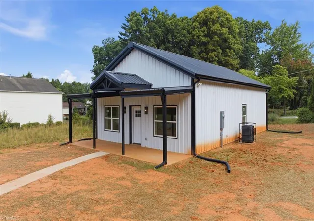 2nd image of 1517 Stone Hill Ct, Winston Salem, NC 27105 | MLS# 1226431