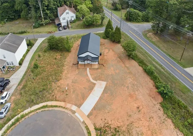 Photo 3 of Single family home for sale at 1517 Stone Hl Ct, Winston Salem, NC 27105 | MLS# 1226431 | Listing updated on 2026-09-09