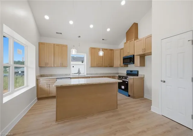 Photo 4 of Single family home for sale at 1517 Stone Hl Ct, Winston Salem, NC 27105 | MLS# 1226431 | Listing updated on 2026-09-09