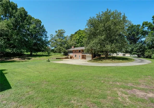 Photo 4 of Sale Pending at 1108 N Main St, Kernersville, NC 27284 | MLS# 1230069 | Listing updated on 2026-08-28