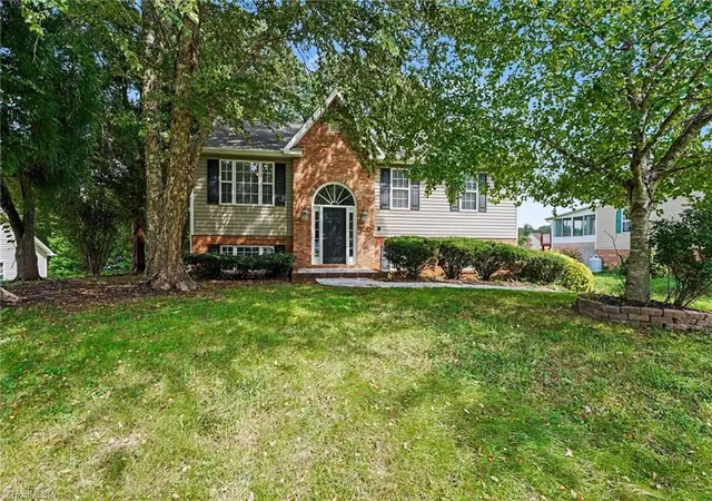 Photo 3 of Single family home for sale at 185 Summit Dr, Mocksville, NC 27028 | MLS# 1233528 | Listing updated on 2026-09-14
