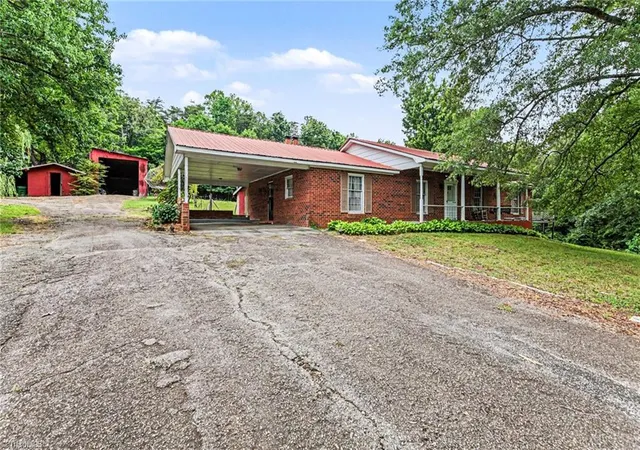 Homes for sale in King, NC | 1040 Beechwood Rd, King, NC 27021 | MLS# 1224043