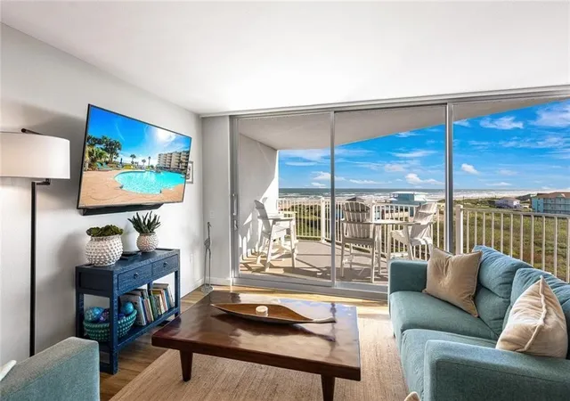 Listing Photo 4 - Condo for sale in building located at 800 Sandcastle Dr, Port Aransas, TX 78373 - Unit #430