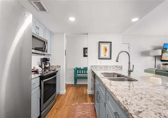 Listing Photo 5 - Condo for sale in building located at 800 Sandcastle Dr, Port Aransas, TX 78373 - Unit #430