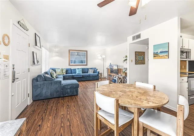 Listing Photo 5 - Condo for sale in building located at 15005 Windward Dr, Corpus Christi, TX 78418 - Unit #213