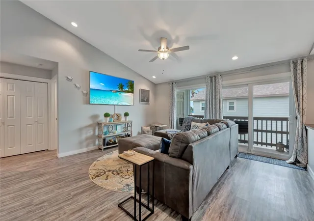 Listing Photo 3 - Condo for sale in building located at 230 Cut Off Rd, Port Aransas, TX 78373 - Unit #231