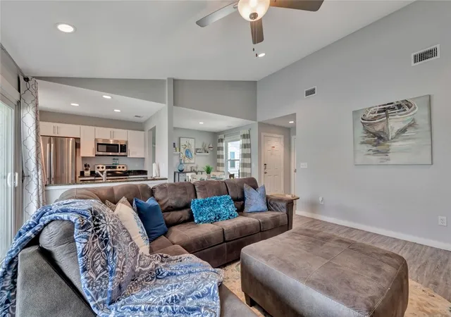 Listing Photo 5 - Condo for sale in building located at 230 Cut Off Rd, Port Aransas, TX 78373 - Unit #231