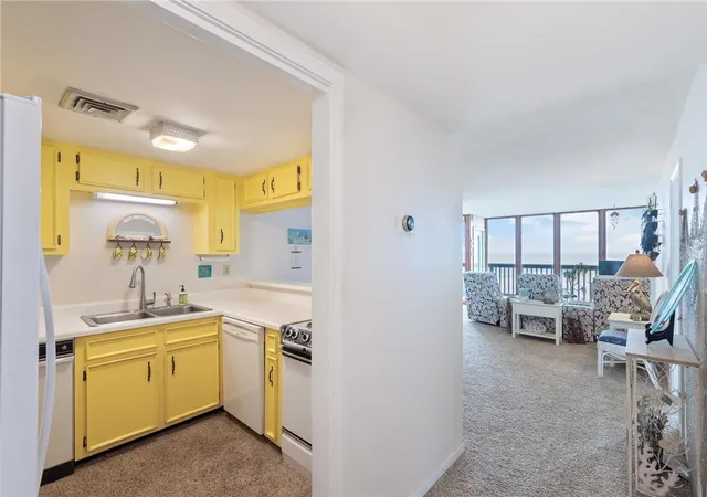 Listing Photo 5 - Condo for sale in building located at 15002 Windward Dr, Corpus Christi, TX 78418 - Unit #604