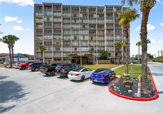 Listing Photo 2 - Condo for sale in building located at 4600 Ocean Dr, Corpus Christi, TX 78412