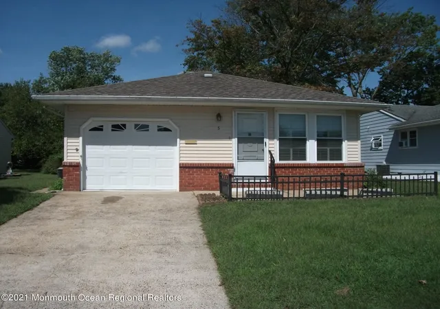 1st image of 5 Leeward St, Toms River, NJ 08757 | MLS# 22107565