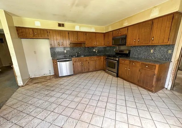 Photo 3 of Sale Pending at 835 Bowman Rd, Jackson, NJ 08527 | MLS# 22309471 | Listing updated on 2026-08-02