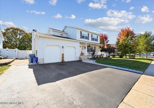Photo 2 of Sale Pending at 33 Bronia St, Howell, NJ 07731 | MLS# 22430445 | Listing updated on 2026-04-08