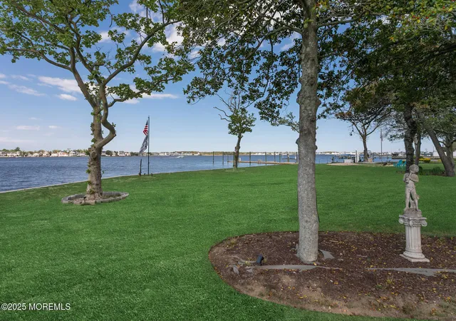 Photo 4 of Sale Pending at 224 Kettle Crk Rd, Toms River, NJ 08753 | MLS# 22513959 | Listing updated on 2025-11-10