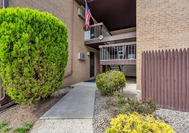 Homes for sale in Manalapan, NJ | 33 Meadow Green Cir #A, Manalapan, NJ 07726 | MLS# 22618108