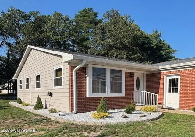 3rd image of 786 Hudson Pkwy, Whiting, NJ 08759 | MLS# 22525311