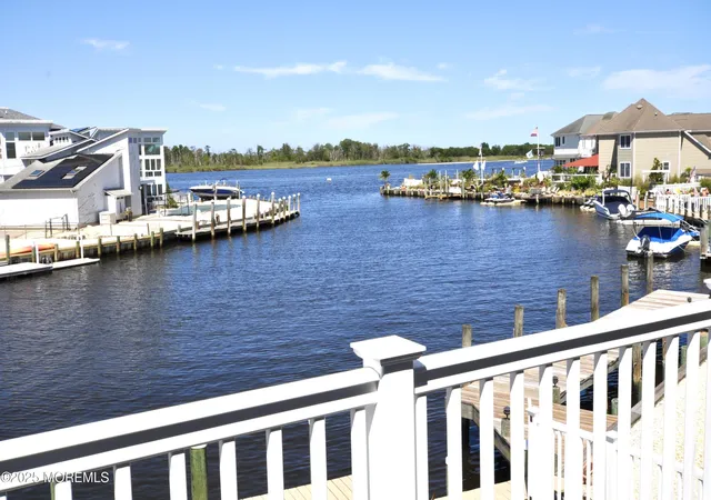 3rd image of 941 Mallard Dr, Lanoka Harbor, NJ 08734 | MLS# 22620881