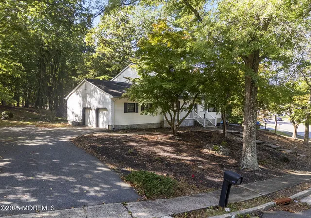 Homes for sale in Marlboro, NJ | 34 Brookside Cir, Marlboro, NJ 07746 | MLS# 22532286