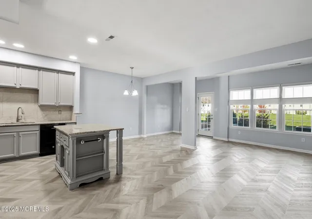 Photo 3 of Condominium at 125 Sundance Dr, Trenton, NJ 08619 | MLS# 22532625 |  | Sold on 2026-03-13