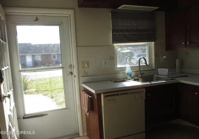 Photo 4 of Single family home for sale at 678 New Castle Ct #B, Lakewood, NJ 08701 | MLS# 22535520 | Listing updated on 2026-09-22