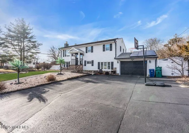 Photo 2 of Single family home for sale at 19 Beacon St, Jackson, NJ 08527 | MLS# 22600140 | Listing updated on 2026-09-17